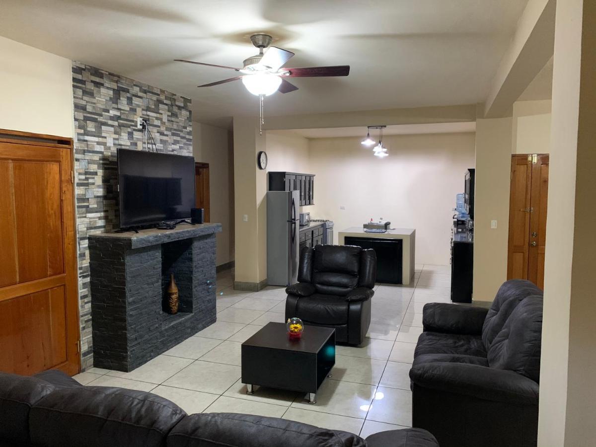 סאן סלבדור Villa Las Flores מראה חיצוני תמונה