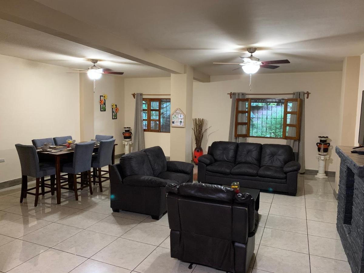 סאן סלבדור Villa Las Flores מראה חיצוני תמונה